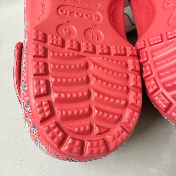 CROCS Classic Clog Vineyard Vines Holiday Red Whale Jibbitz Womens 11 Men 9 NWT - Picture 16 of 16